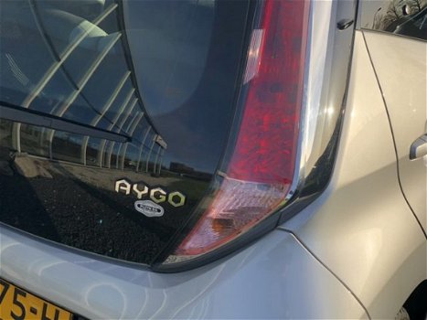 Toyota Aygo - 1.0 VVT-i X-play LMV Airco Camera - 1