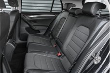 Volkswagen Golf - 1.2 TSI Business NL-Auto Verwarmde voorstoelen Bestuurdersstoel Massage functie Cr