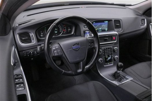 Volvo V60 - 2.0 D3 Climate Control Trekhaak Parkeersensoren achter Navigatie Cruise Control - 1