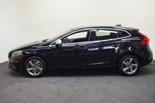 Volvo V40 - 2.0 D4 R-Design Business 190 PK | Trekhaak | Voorruit verw. | Stoelen verw. | Navi - 1