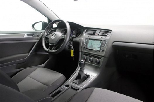Volkswagen Golf - 1.0 TSI Trendline 6-bak Navigatie Bluetooth Airco Elektrische ramen - 1