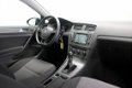 Volkswagen Golf - 1.0 TSI Trendline 6-bak Navigatie Bluetooth Airco Elektrische ramen - 1 - Thumbnail