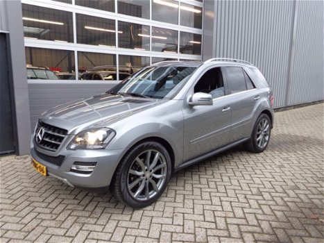 Mercedes-Benz M-klasse - 300 CDI BlueEFFICIENCY NL Auto Navi Leer 21 Inch Boekjes - 1