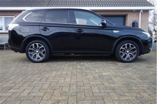 Mitsubishi Outlander - 2.0 PHEV Executive Edition X-Line navi-camera-excl.btw - 1