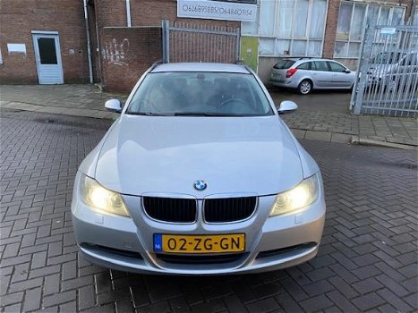 BMW 3-serie Touring - 318d Business Line Xenon Navi Mooie Auto - 1