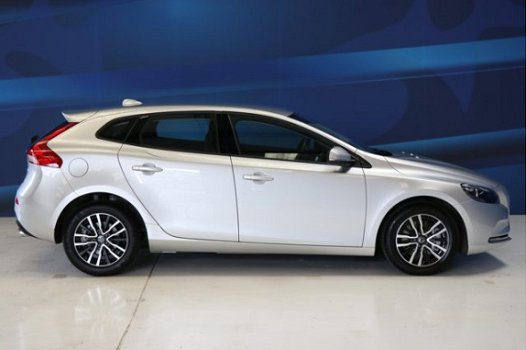 Volvo V40 - 1.5 T3 152pk MOMENTUM GEARTRONIC - 1