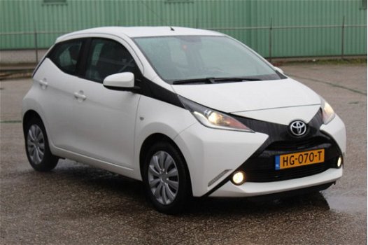 Toyota Aygo - 1.0 VVT-i x-play (70pk) 5-drs/ CAMERA/ Media-Scherm/ Airco/ Cruise/ Elek. pakket/ C.V. - 1