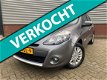 Renault Clio Estate - 1.2-16V Collection Airco / Cruise Control / Parkeesensoren / Panorama dak - 1 - Thumbnail