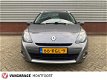 Renault Clio Estate - 1.2-16V Collection Airco / Cruise Control / Parkeesensoren / Panorama dak - 1 - Thumbnail