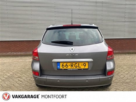 Renault Clio Estate - 1.2-16V Collection Airco / Cruise Control / Parkeesensoren / Panorama dak - 1