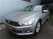 Volkswagen Passat - 1.6 TDI Highline Schuifdak LED koplampen Stoelverw Navi Clima PDC Bluetooth Crui - 1 - Thumbnail