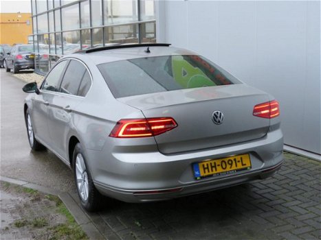 Volkswagen Passat - 1.6 TDI Highline Schuifdak LED koplampen Stoelverw Navi Clima PDC Bluetooth Crui - 1