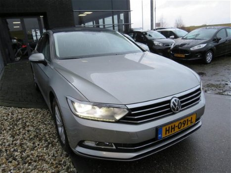 Volkswagen Passat - 1.6 TDI Highline Schuifdak LED koplampen Stoelverw Navi Clima PDC Bluetooth Crui - 1