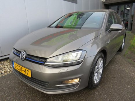 Volkswagen Golf - 1.6 TDI Highline BlueMotion Xenon LED Gr Navi Clima PDC Bluetooth Cruise - 1