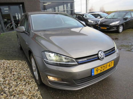 Volkswagen Golf - 1.6 TDI Highline BlueMotion Xenon LED Gr Navi Clima PDC Bluetooth Cruise - 1