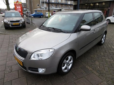 Skoda Fabia - 1.6-16V Sport AUTOMAAT 118dkm - 1