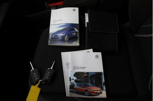 Volkswagen Polo - 1.0 TSI Comfortline Business Navigatie/Climate controle/Cruise controle adaptief/P - 1