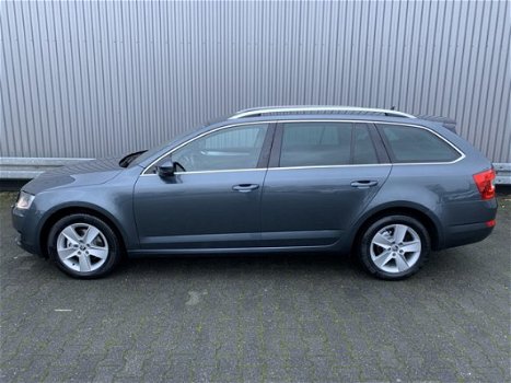 Skoda Octavia Combi - 1.6 TDI ECC NAVI XENON PDC LMV CHROOM - 1