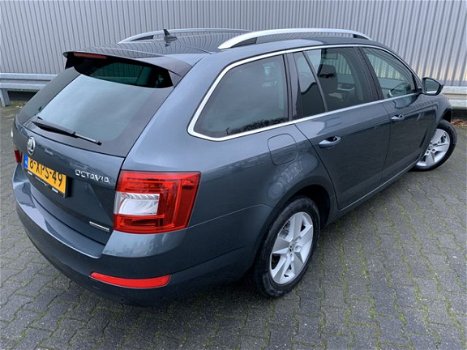 Skoda Octavia Combi - 1.6 TDI ECC NAVI XENON PDC LMV CHROOM - 1