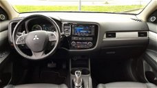 Mitsubishi Outlander - 2.0 PHEV Instyle | Panoramadak | Leder bekled. | Ach