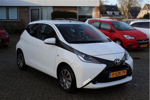 Toyota Aygo - 1.0 5 DEURS X-PLAY AIRCO CAMERA USB - 1