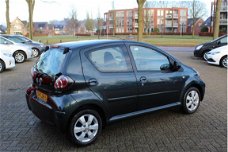 Toyota Aygo - 1.0 5 DEURS ASPIRATION GREEN NAVI AIRCO HALF LEDER