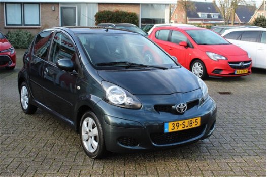 Toyota Aygo - 1.0 5 DEURS ASPIRATION GREEN NAVI AIRCO HALF LEDER - 1