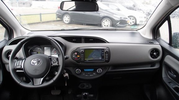 Toyota Yaris - 1.5 HYBRID CRUISE NAVI NL-AUTO - 1