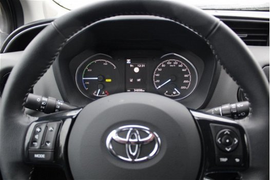 Toyota Yaris - 1.5 HYBRID DYNAMIC NAVI CLIMA CRUISE CAMERA - 1