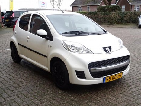 Peugeot 107 - 1.0-12V Millesim 200 - 1