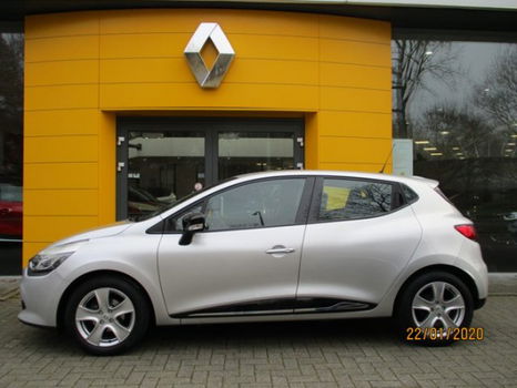 Renault Clio - TCe 90PK Expression AIRCO / *1e EIGENAAR-DEALER ONDERHOUDEN * / NAVI / WINTERSET - 1