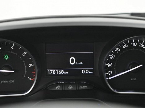 Peugeot 208 - 1.2 VTi Urban Soul | Trekhaak | Navigatie | Parkeersensoren | - 1