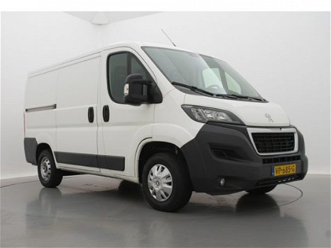 Peugeot Boxer - 330 2.2 HDI 110pk L1H1 Première | Navigatie | Parkeersensoren | Airco | 2 zitplaatse - 1