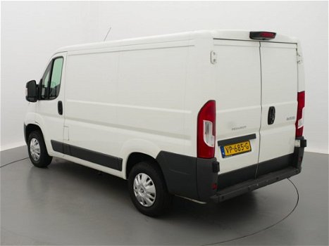 Peugeot Boxer - 330 2.2 HDI 110pk L1H1 Première | Navigatie | Parkeersensoren | Airco | 2 zitplaatse - 1