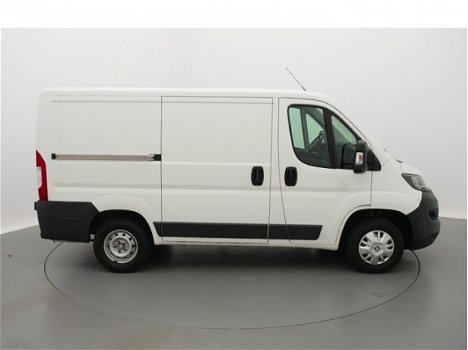 Peugeot Boxer - 330 2.2 HDI 110pk L1H1 Première | Navigatie | Parkeersensoren | Airco | 2 zitplaatse - 1