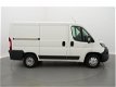 Peugeot Boxer - 330 2.2 HDI 110pk L1H1 Première | Navigatie | Parkeersensoren | Airco | 2 zitplaatse - 1 - Thumbnail