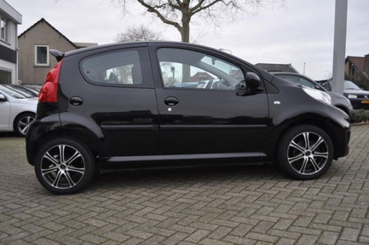 Peugeot 107 - 1.0 12V 68PK 5D *Lichtmetalen velgen - 1