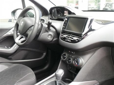 Peugeot 2008 - 1.2 PureTech 110pk EAT Blue Lion Automaat met Navigatie en Panoramadak - 1