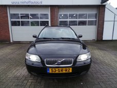 Volvo V70 - 2.4 D5 CRUISE | TREKHAAK | 17" | AUTOMAAT | PDC
