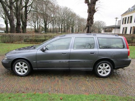 Volvo V70 - 2.4 D Edition II Ecc Cruisecontrol Leer Navigatie Lichtmetalen Velgen - 1