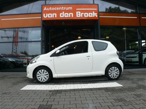 Toyota Aygo - 1.0 VVT-i Comfort Navi Airco Stoelverwarming Elec Pakket Led/Dag Rij verlichting Apk - 1