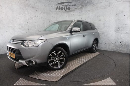 Mitsubishi Outlander - 2.0 PHEV Executive Edition X-Line | Navigatie | Climate Control | Achteruitri - 1