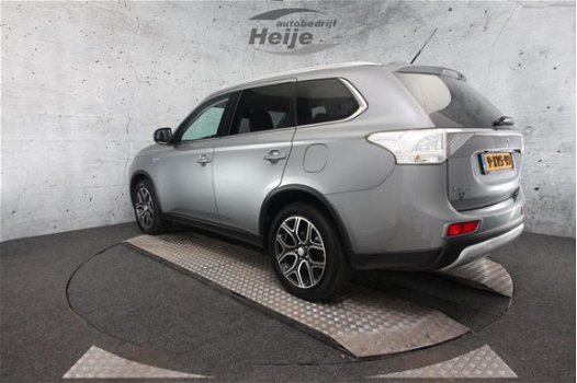 Mitsubishi Outlander - 2.0 PHEV Executive Edition X-Line | Navigatie | Climate Control | Achteruitri - 1