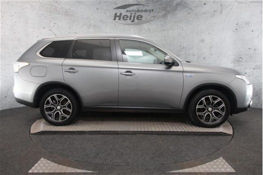 Mitsubishi Outlander - 2.0 PHEV Executive Edition X-Line | Navigatie | Climate Control | Achteruitri - 1