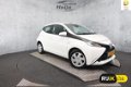 Toyota Aygo - 1.0 VVT-i x-play | Airco | Achteruitrijcamera | Navigatie - 1 - Thumbnail