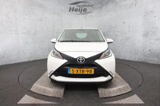 Toyota Aygo - 1.0 VVT-i x-play | Airco | Achteruitrijcamera | Navigatie