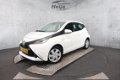 Toyota Aygo - 1.0 VVT-i x-play | Airco | Achteruitrijcamera | Navigatie - 1 - Thumbnail