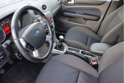 Ford Focus Wagon - 1.8-16V Ambiente Flexifuel org. NL-auto navigatie - 1