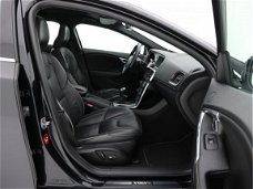 Volvo V40 - 2.0 D4 R-Design Business *VOLLEDER+XENON+PANO+NAVI+PDC+ECC+CRUISE