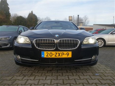 BMW 5-serie Touring - 520d High Executive AUT. *XENON+LEDER+NAVI+PDC+ECC+CRUISE - 1